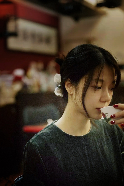 九游游戏中心-_亲子同场：家庭成员参与网球运动的趣味故事_，关于网球的小故事