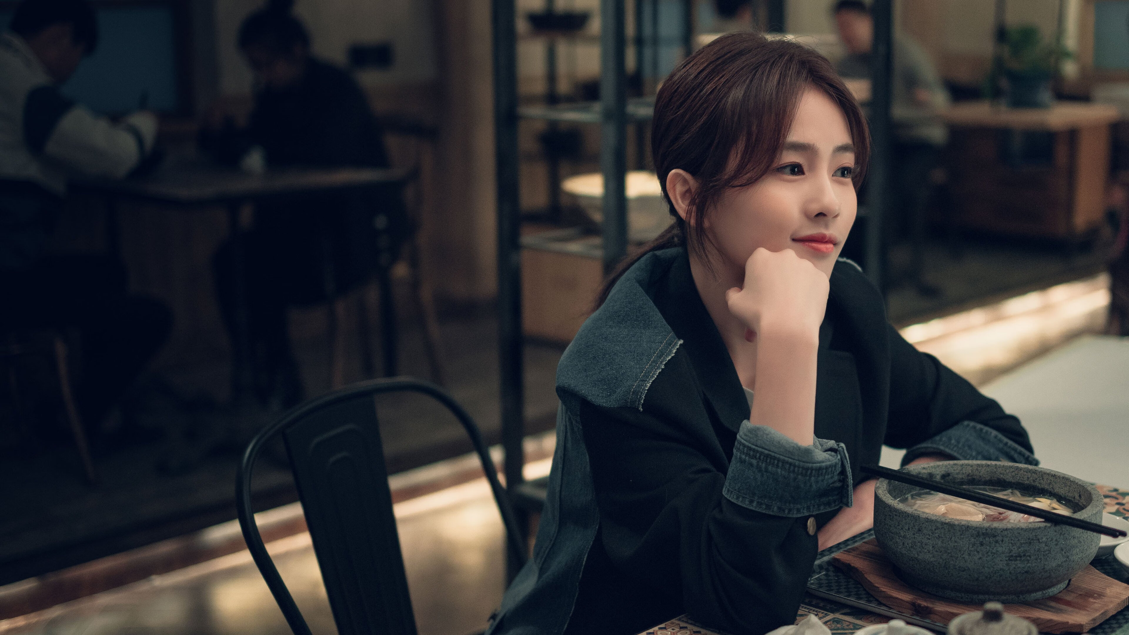 九游官网首页-“荒野狂飙：沙丘上演的生死极速追逐”，荒野赛车狂飙