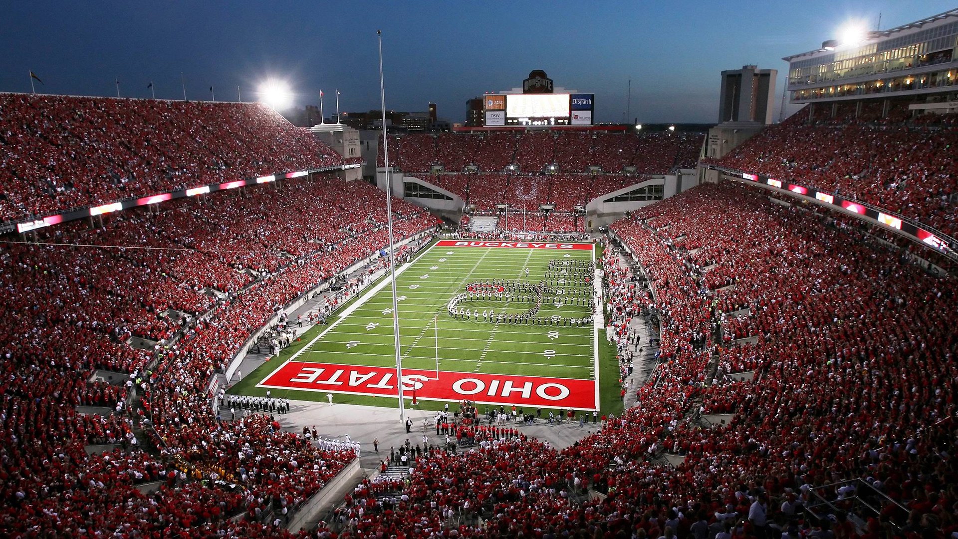 国际足球界推出新比赛规则，增强比赛观赏性和公平性，对于国际足球的赛事比赛球必须有什么标志